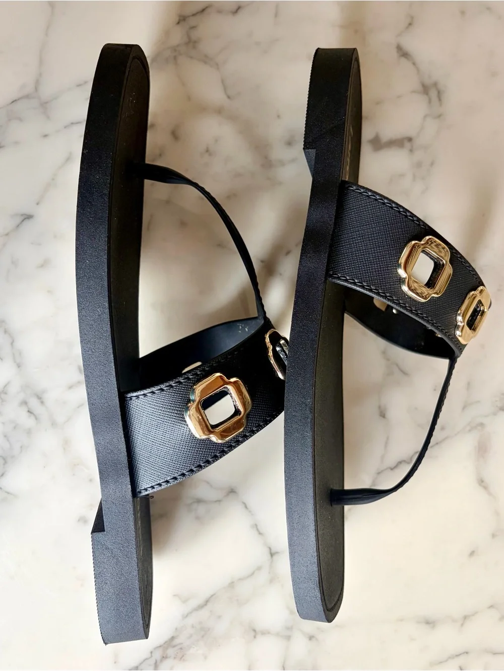 EUC LARROUDE Milan Grommet Synthetic Thong Flip Flop Sandal 37/38 6/7 Black/Gold